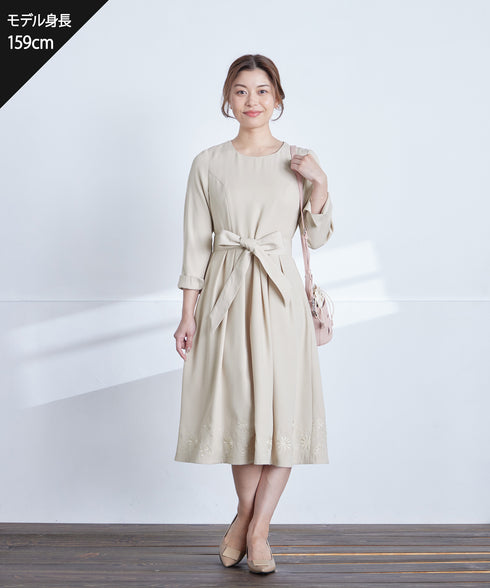 花柄刺繍フレアワンピース