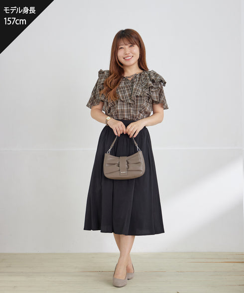 チェック柄フリルブラウス