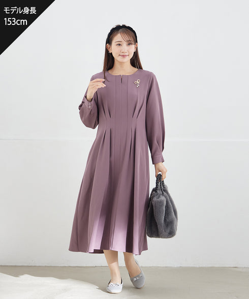 ビジュー付きフロント切替タックワンピース