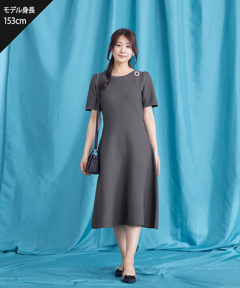 【アウトレット】クールネック半袖ニットフレアワンピース