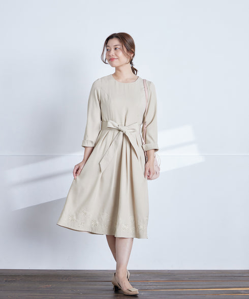 花柄刺繍フレアワンピース