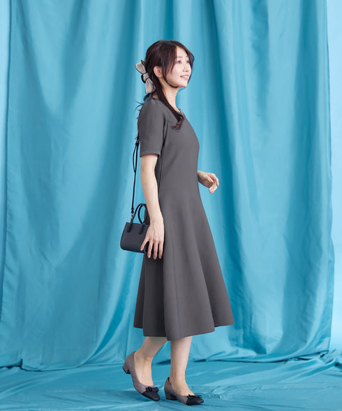 【アウトレット】クールネック半袖ニットフレアワンピース