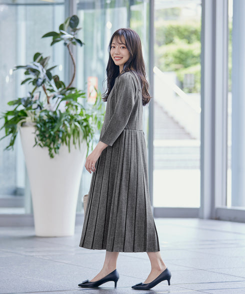 プリーツワンピース