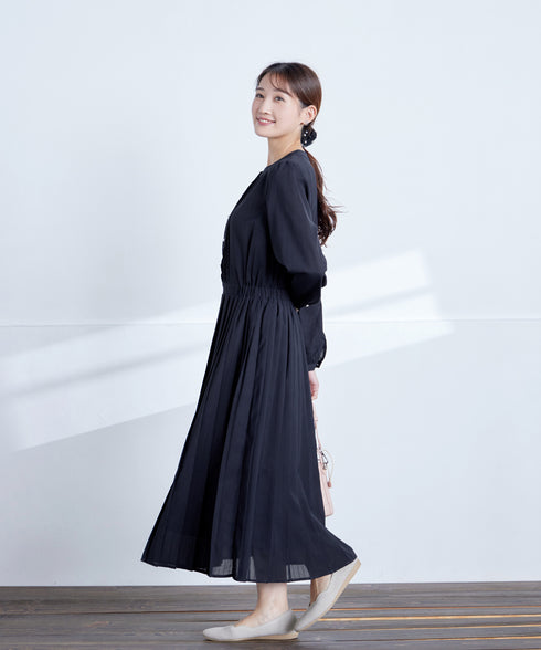 パールボタンプリーツワンピース