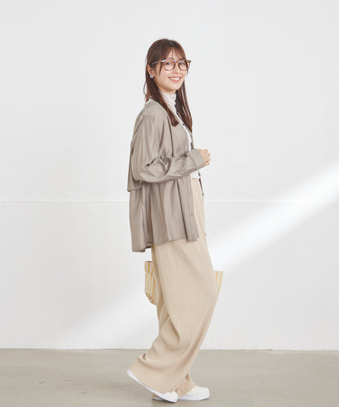 後ろフレアヨークキーネックシャツ
