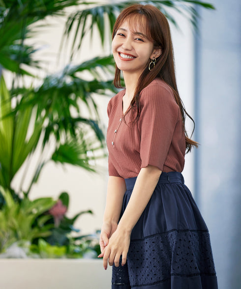 【アウトレット】Vネックボタンニットトップス