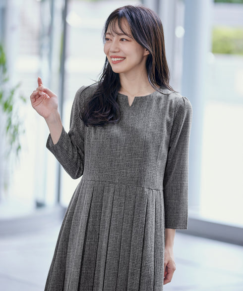 プリーツワンピース