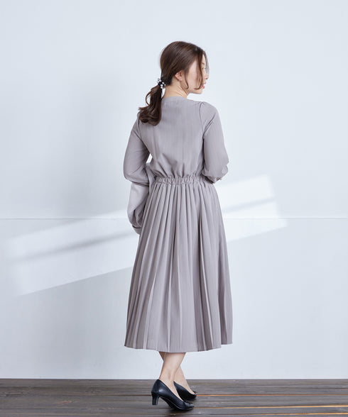 パールボタンプリーツワンピース