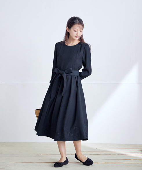 花柄刺繍フレアワンピース