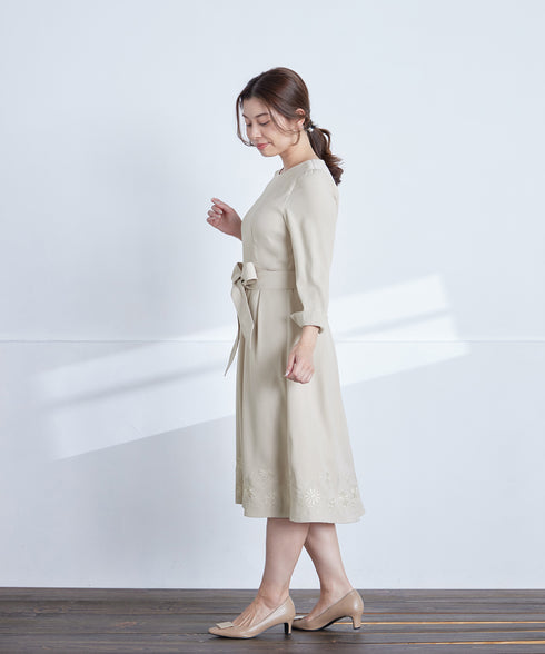 花柄刺繍フレアワンピース