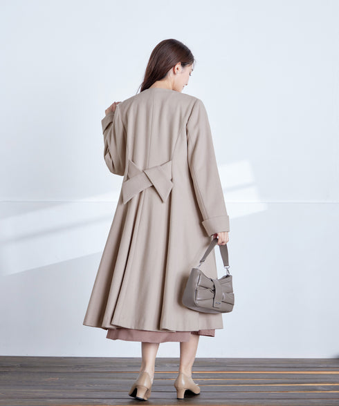 ノーカラーバックリボンウールロングコート