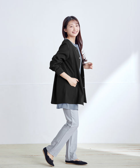 ノーカラー後ろタックフレアコート