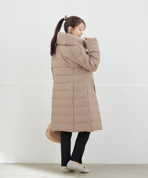 ミドル丈ダウンコート