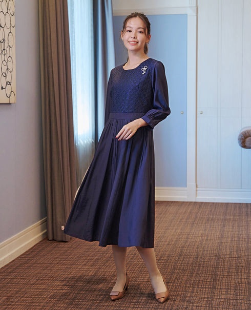 【安田美沙子さん着用】キュービックリボンモチーフブローチ