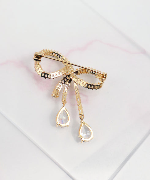 【安田美沙子さん着用】キュービックリボンモチーフブローチ