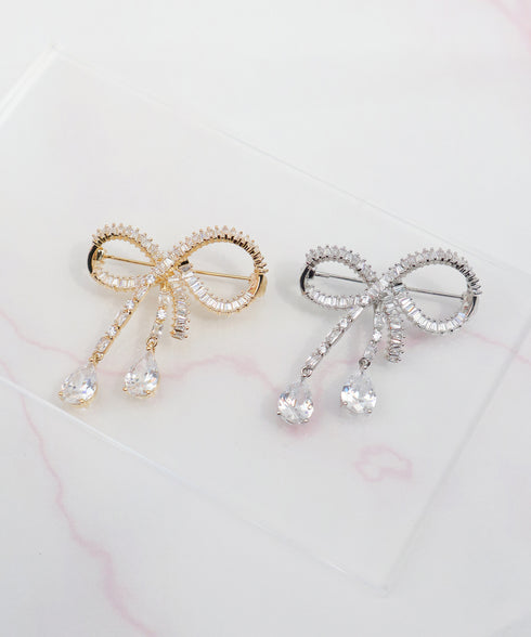 【安田美沙子さん着用】キュービックリボンモチーフブローチ