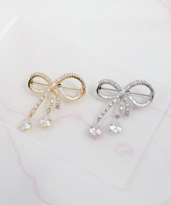 【安田美沙子さん着用】キュービックリボンモチーフブローチ