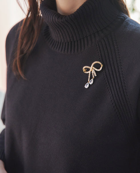 【安田美沙子さん着用】キュービックリボンモチーフブローチ