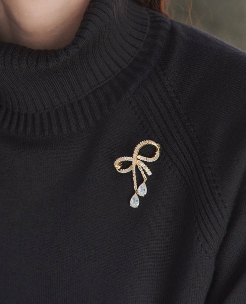 【安田美沙子さん着用】キュービックリボンモチーフブローチ