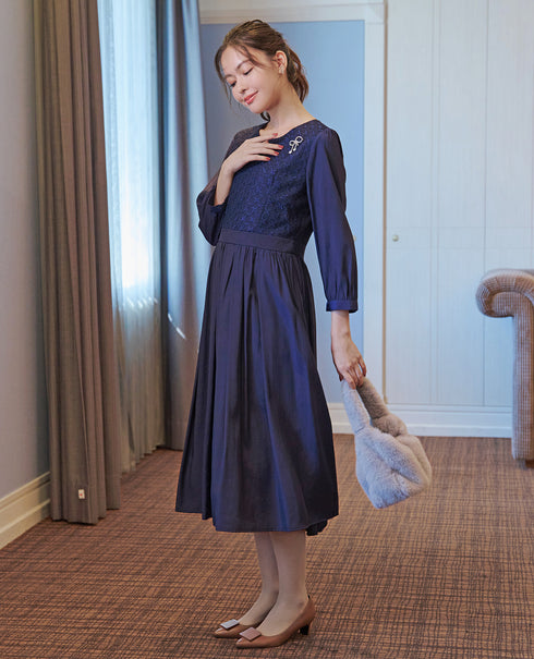 【安田美沙子さん着用】キュービックリボンモチーフブローチ