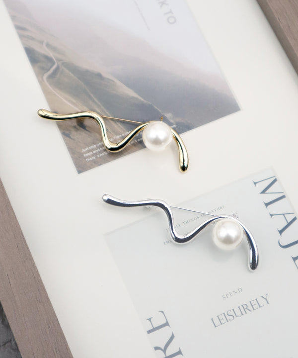 パール付きニュアンスウェーブブローチ