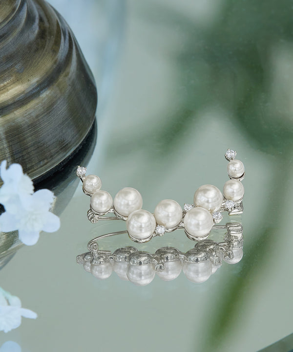 フェイクパールムーンブローチ