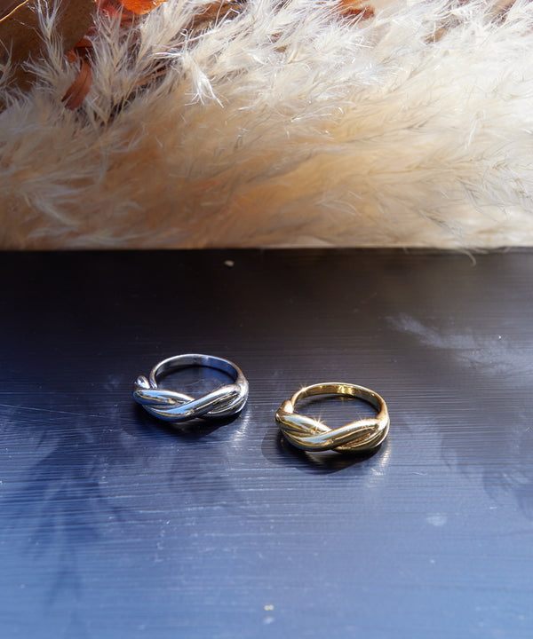 ツイストモチーフリング