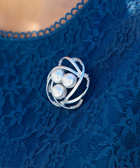 3粒パールブローチ