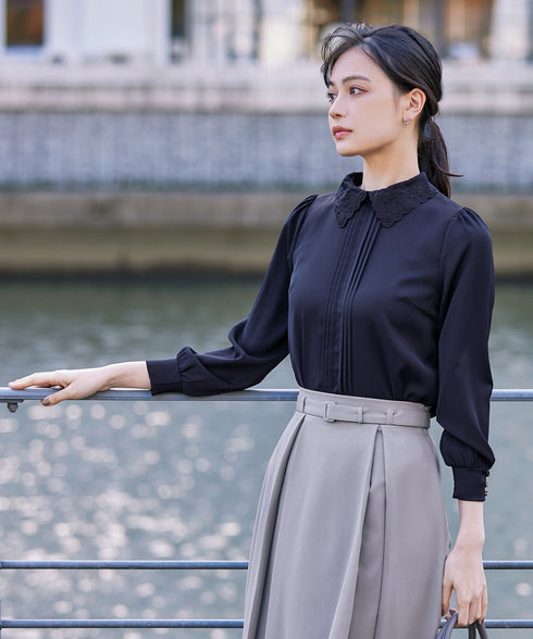 襟刺繍ピンタックブラウス