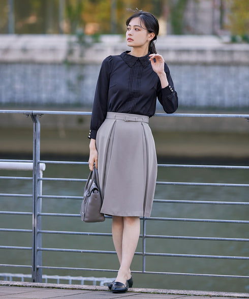 襟刺繍ピンタックブラウス