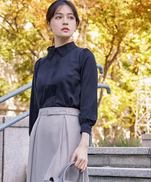 襟刺繍ピンタックブラウス