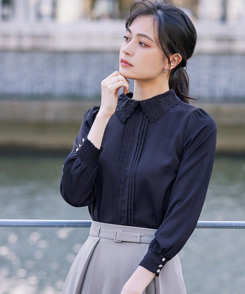 襟刺繍ピンタックブラウス