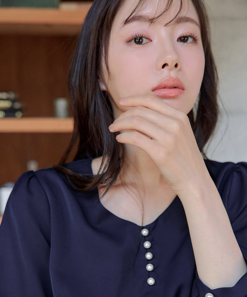 【スマート裏起毛】パールボタンブラウス