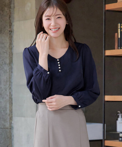【スマート裏起毛】パールボタンブラウス
