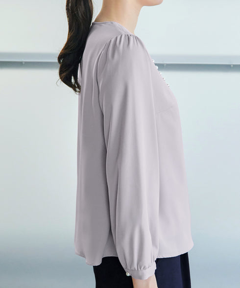 【スマート裏起毛】パールボタンブラウス