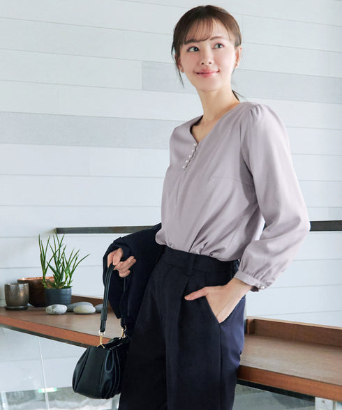 【スマート裏起毛】パールボタンブラウス