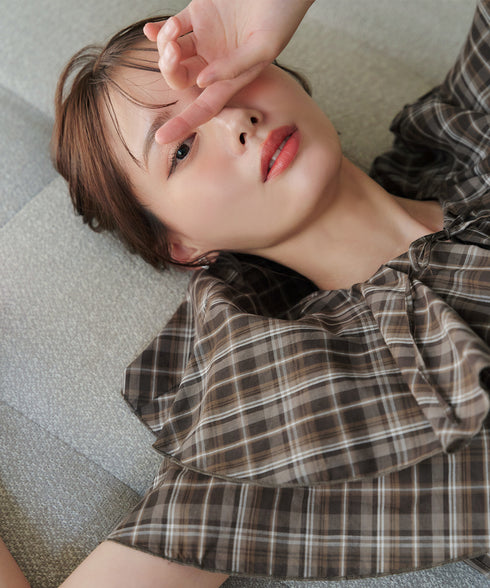 チェック柄フリルブラウス