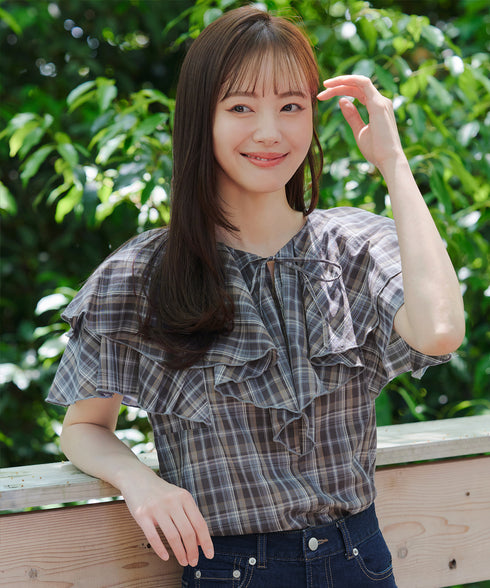 チェック柄フリルブラウス