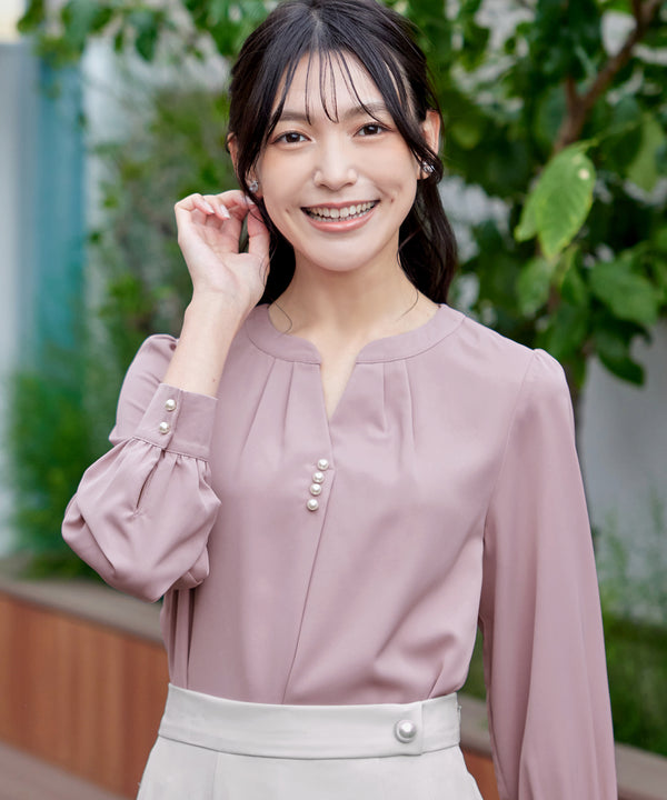 スキッパー衿ボタンブラウス