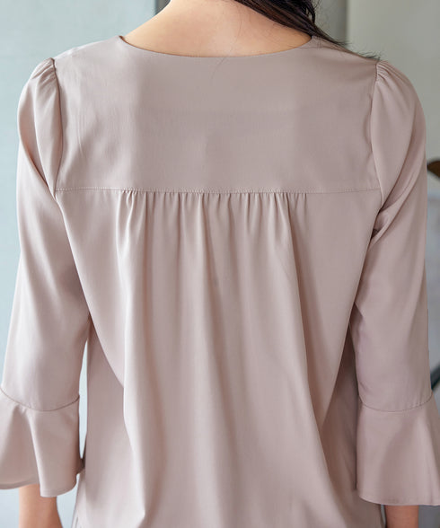 【アウトレット】ハートネックフレア袖ブラウス