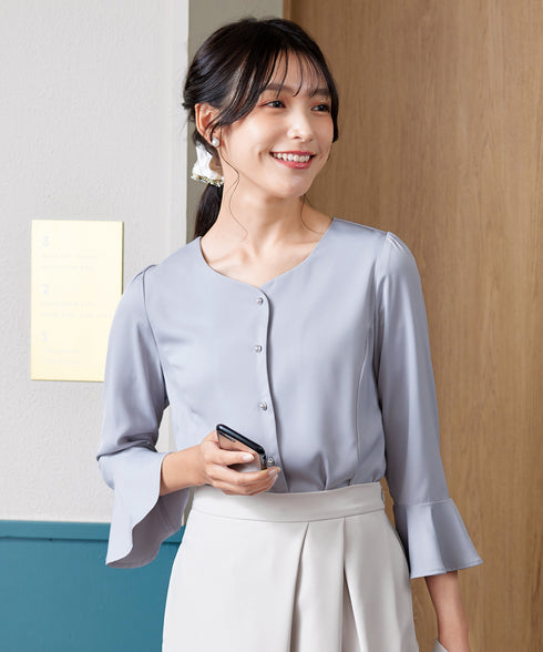 【アウトレット】ハートネックフレア袖ブラウス