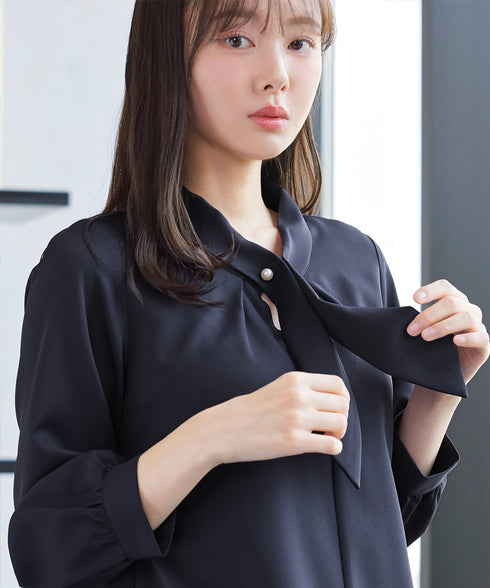 取り外しパール付きボウタイブラウス