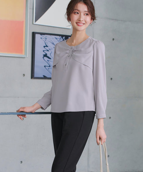 リボン風ブラウス
