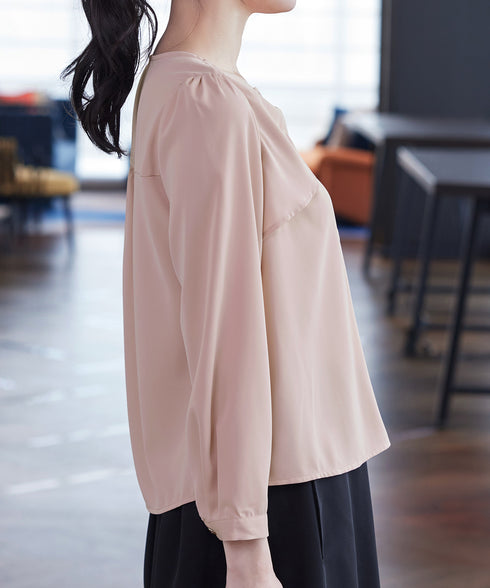 リボン風ブラウス