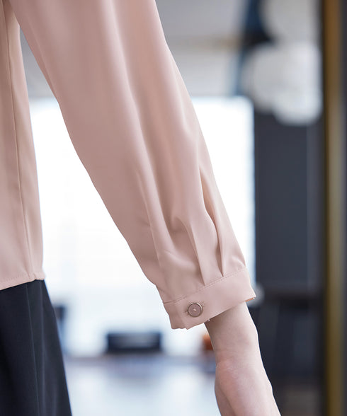 リボン風ブラウス