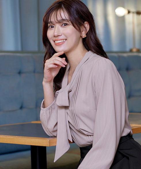 リボンタイブラウス