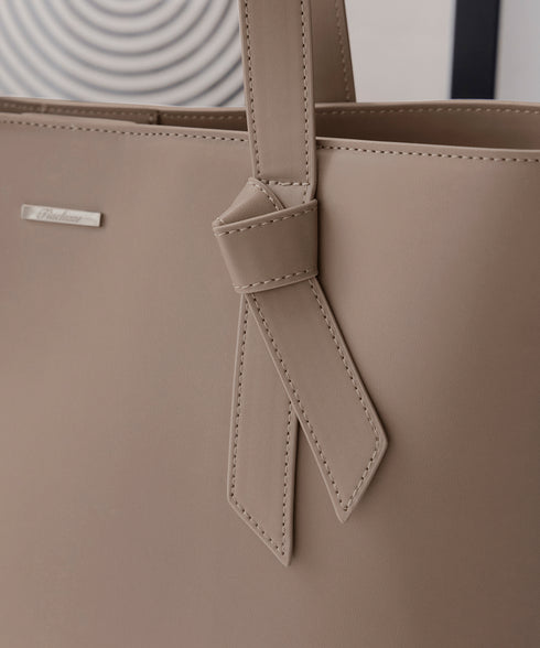 【安田美沙子さん着用 / アウトレット】リボンデザイン通勤バッグ