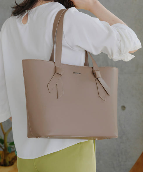 【安田美沙子さん着用 / アウトレット】リボンデザイン通勤バッグ