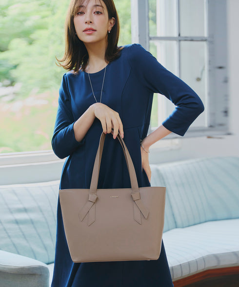 【安田美沙子さん着用 / アウトレット】リボンデザイン通勤バッグ