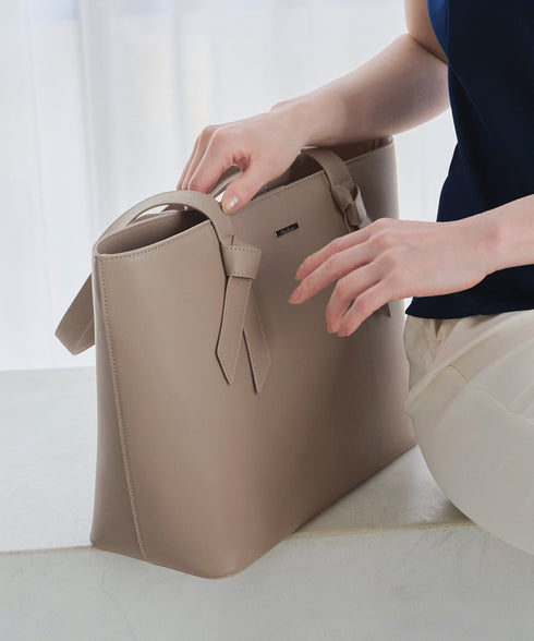 【安田美沙子さん着用 / アウトレット】リボンデザイン通勤バッグ